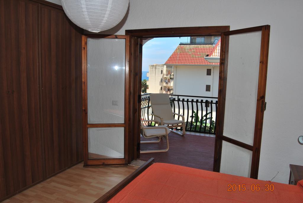 Baia Degli Dei Apartment Giardini Naxos Bilik gambar
